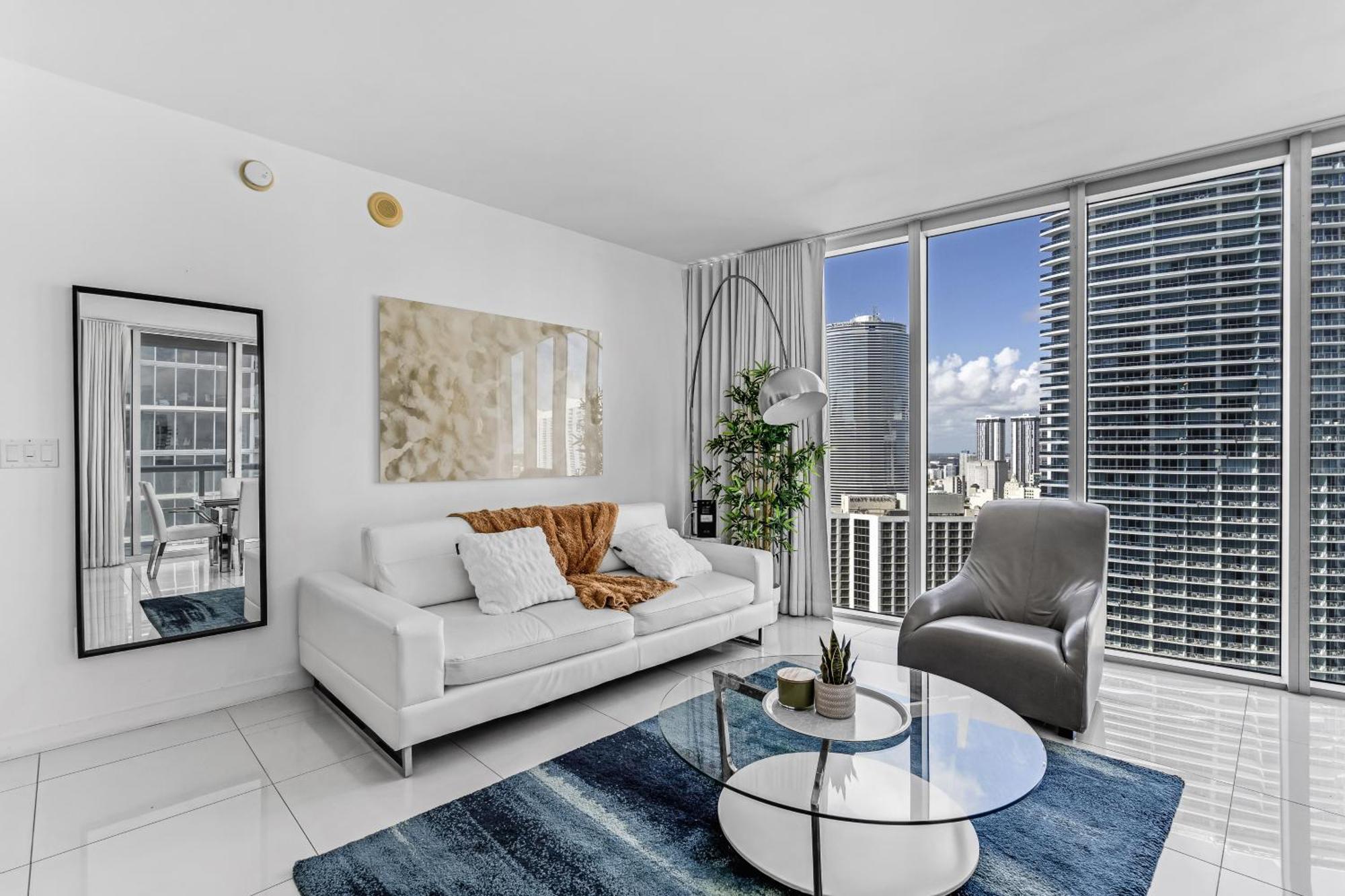 Luxurious Condo At Icon With Views ไมอามี ภายนอก รูปภาพ