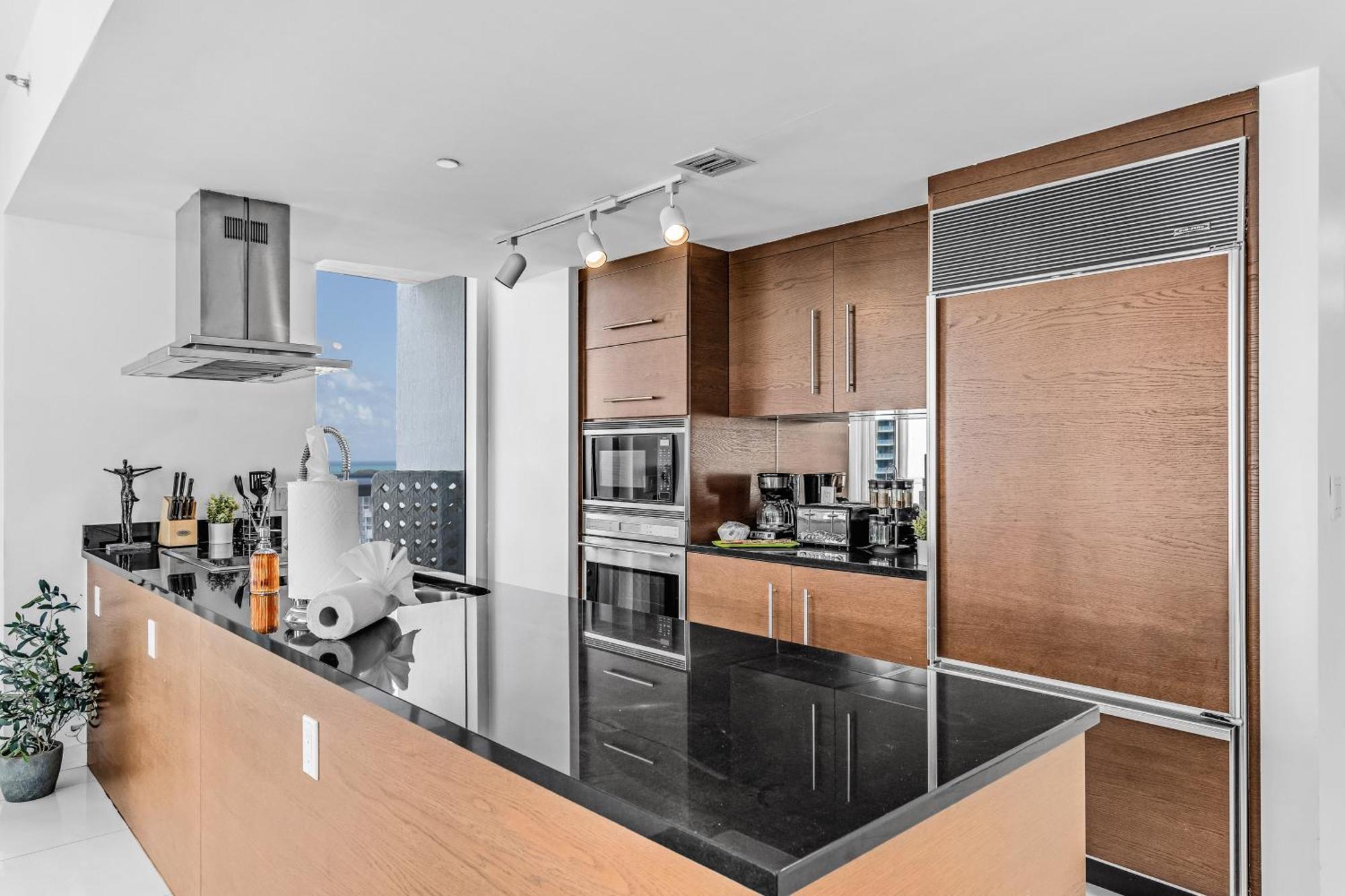 Luxurious Condo At Icon With Views ไมอามี ภายนอก รูปภาพ
