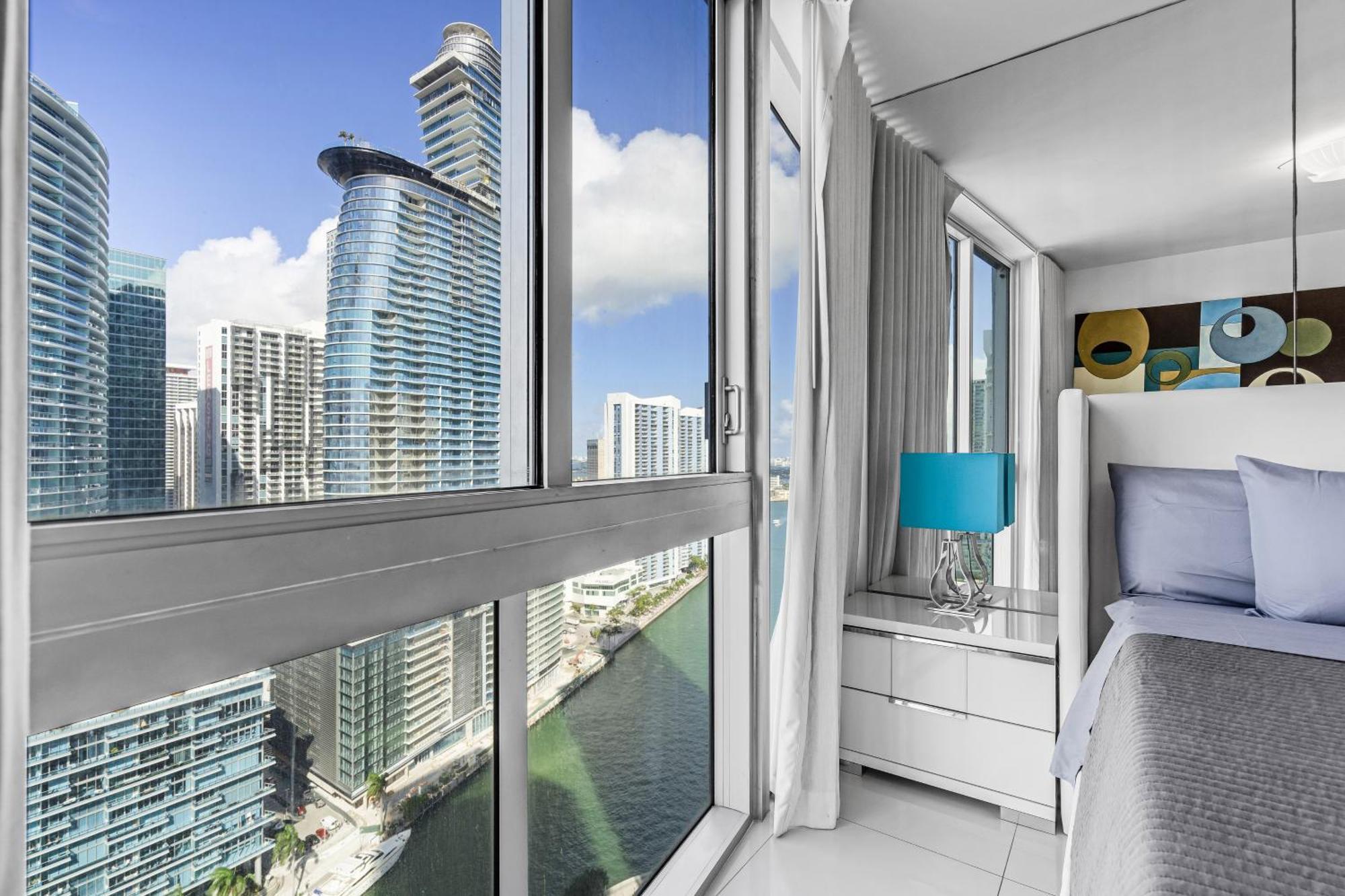 Luxurious Condo At Icon With Views ไมอามี ภายนอก รูปภาพ
