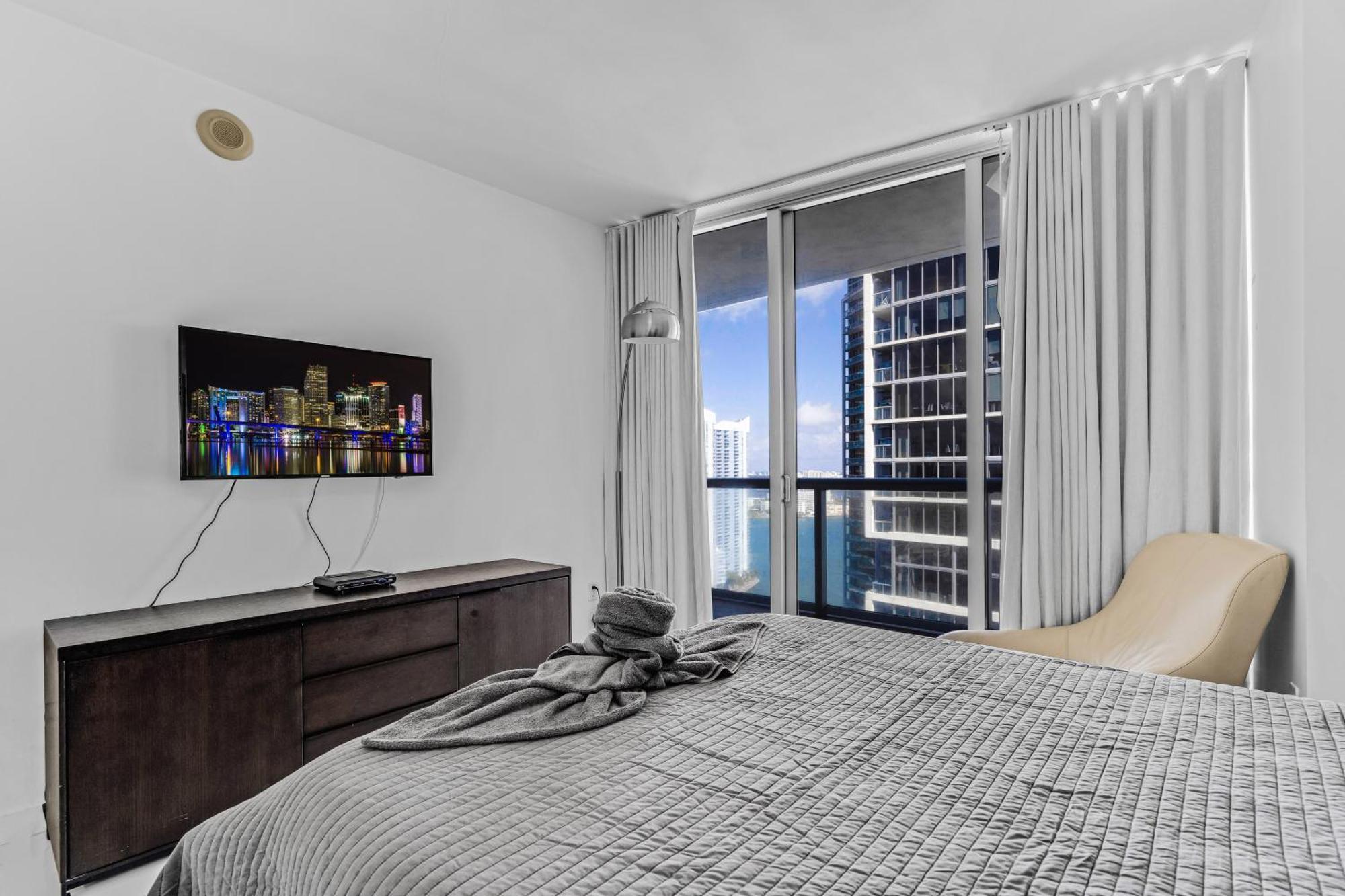 Luxurious Condo At Icon With Views ไมอามี ภายนอก รูปภาพ