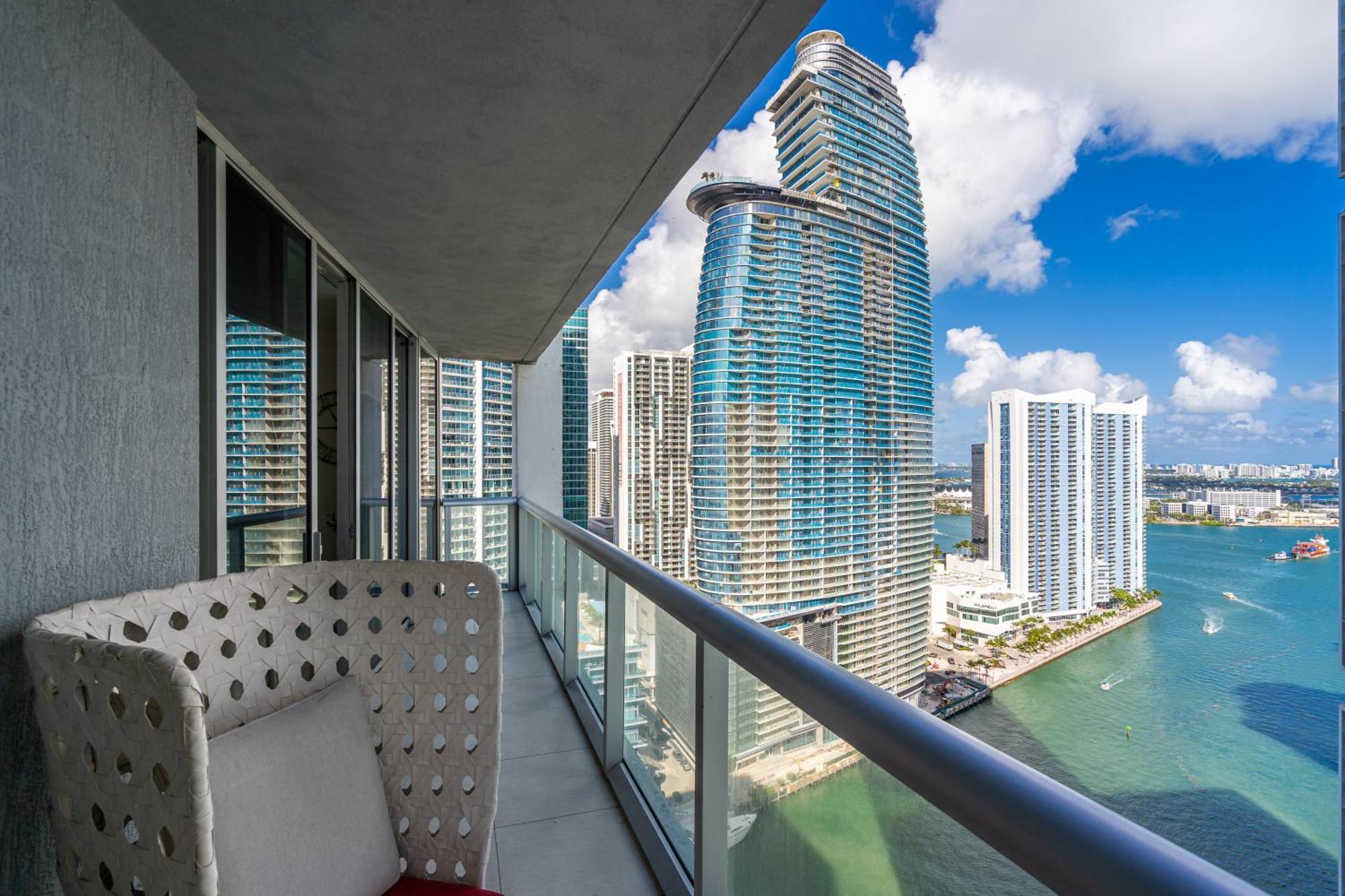 Luxurious Condo At Icon With Views ไมอามี ภายนอก รูปภาพ