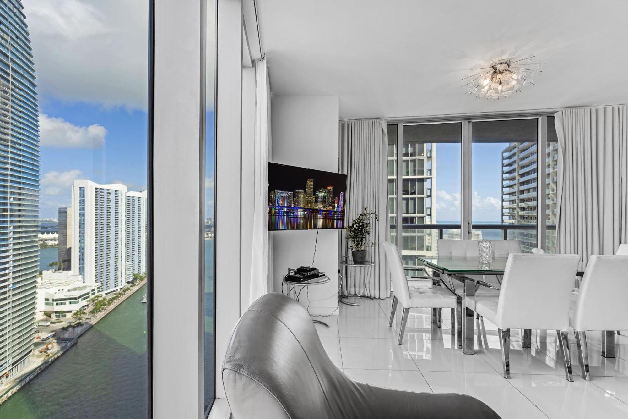 Luxurious Condo At Icon With Views ไมอามี ภายนอก รูปภาพ