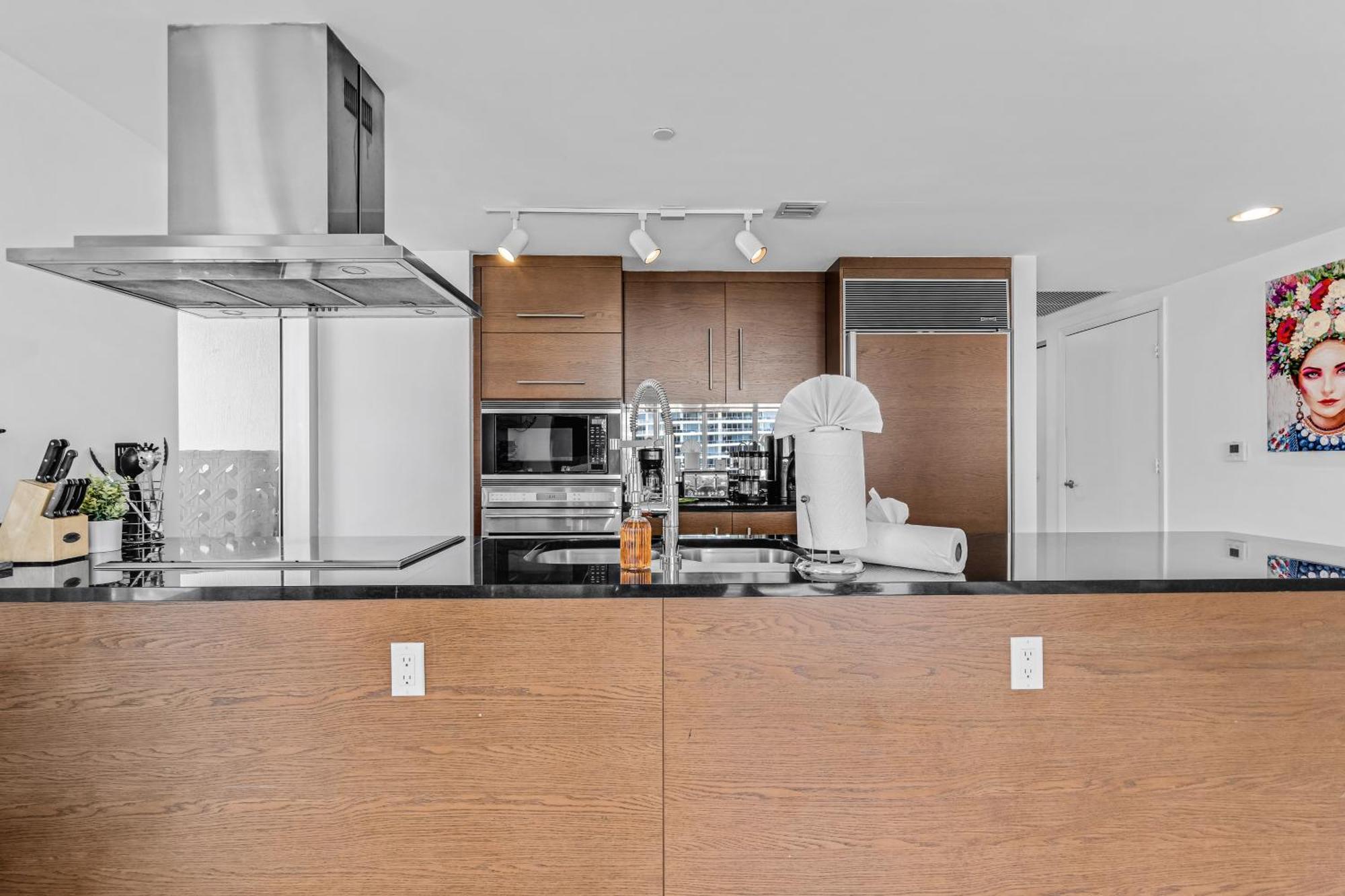 Luxurious Condo At Icon With Views ไมอามี ภายนอก รูปภาพ