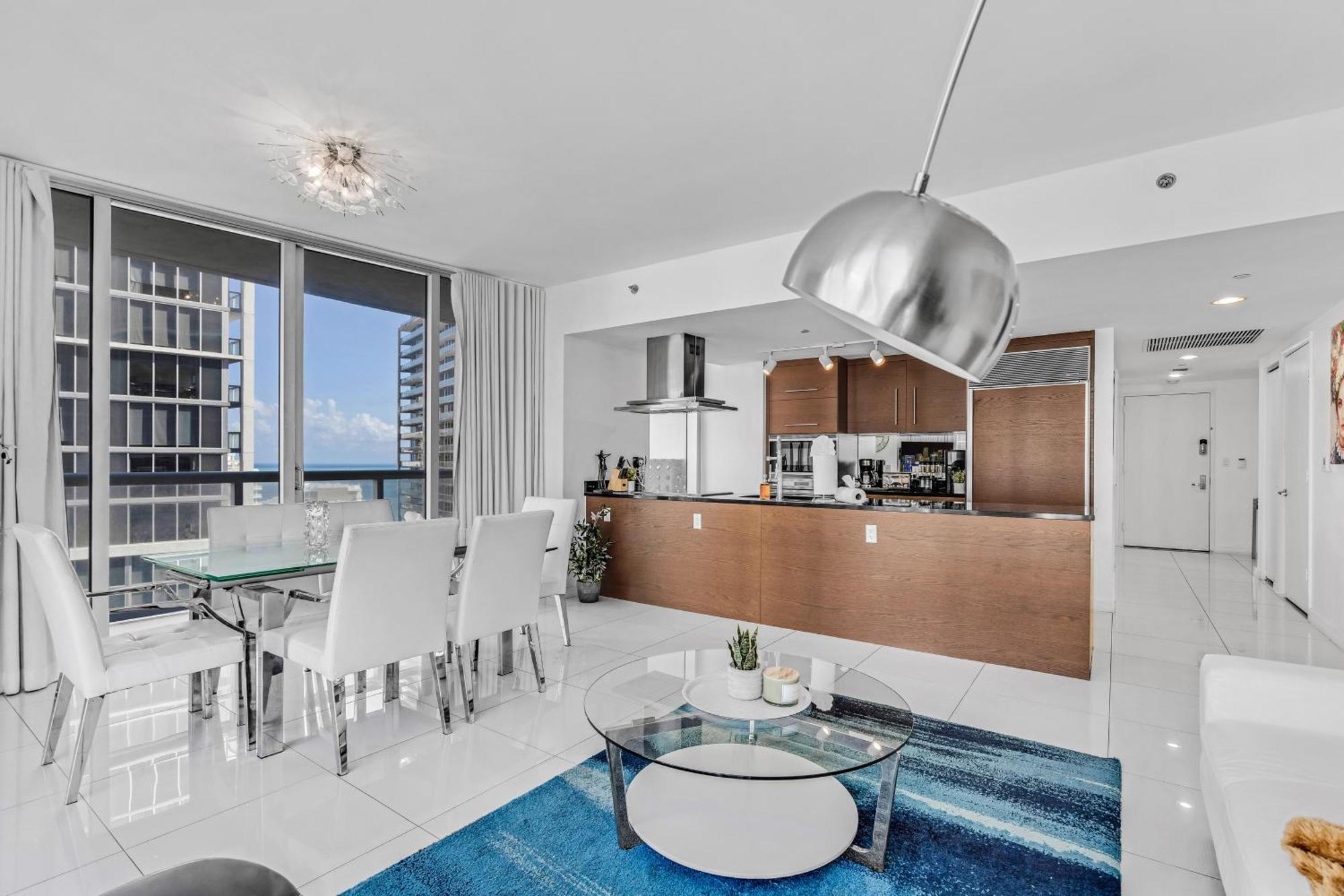 Luxurious Condo At Icon With Views ไมอามี ภายนอก รูปภาพ