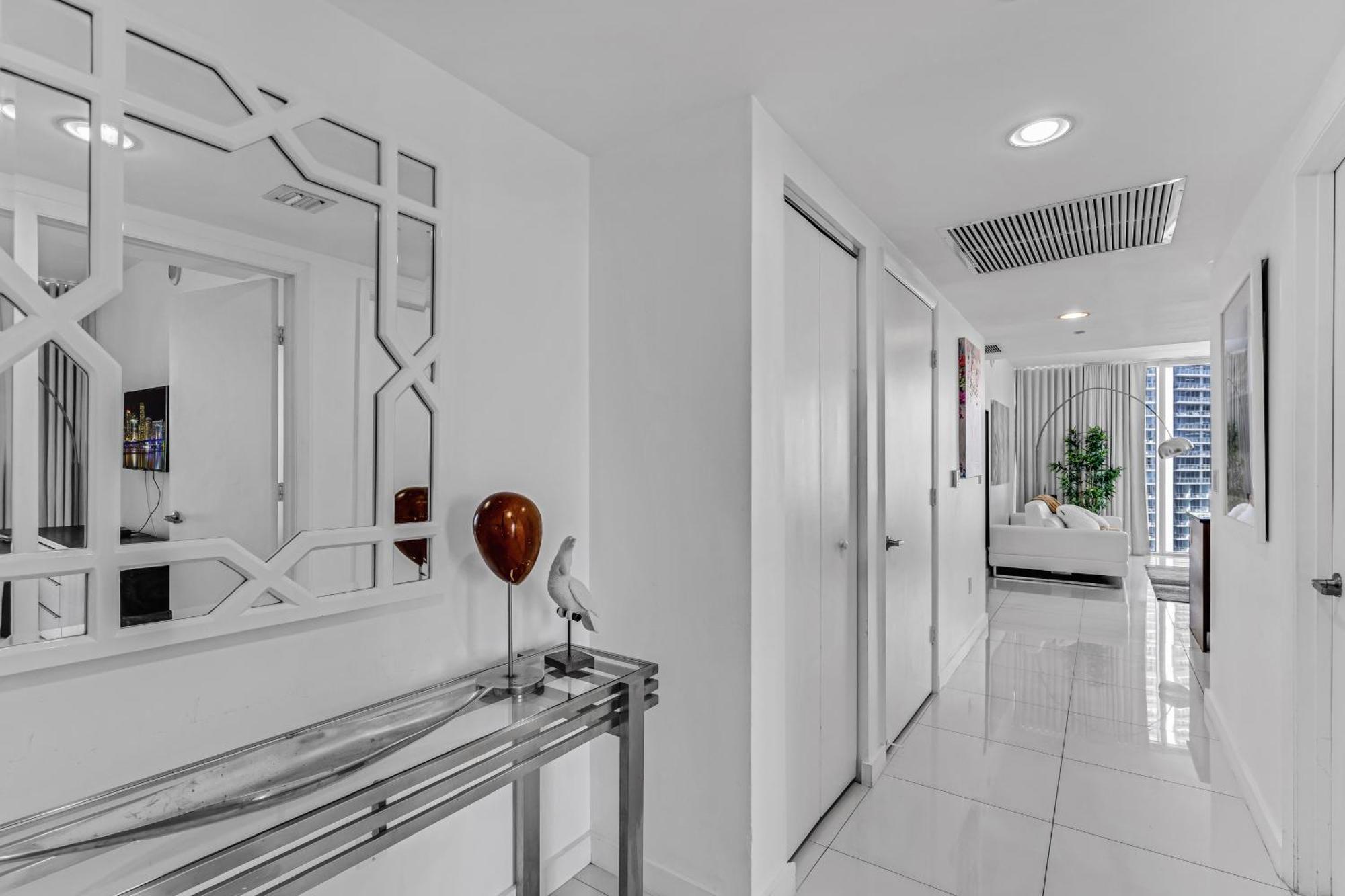 Luxurious Condo At Icon With Views ไมอามี ภายนอก รูปภาพ